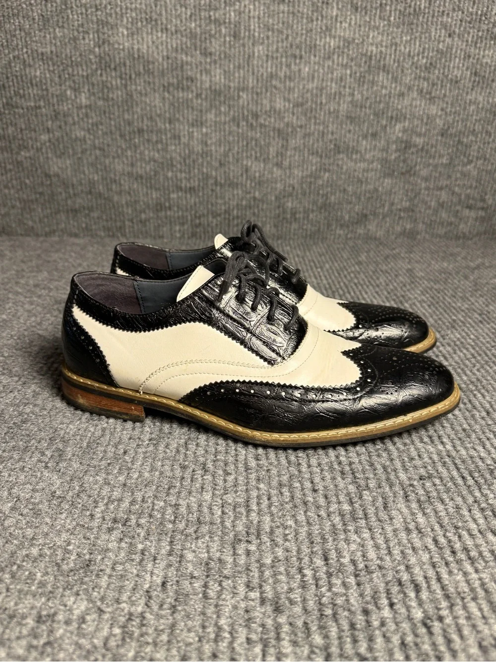 Bruno Homme Made in Italy Classic Two-Tone Black and White Men's Wingtip Oxfords